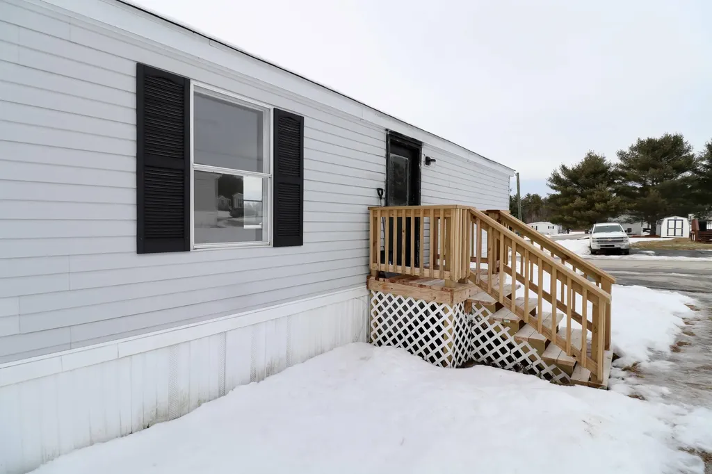 18 Purington Avenue Mechanic Falls ME 04256