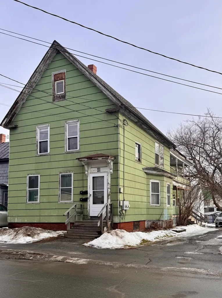 49 Ticonic Street Waterville ME 04901