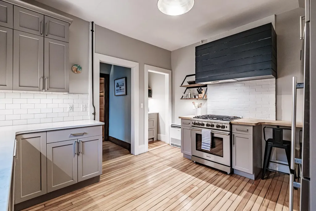 536 Cumberland Avenue Portland ME 04101