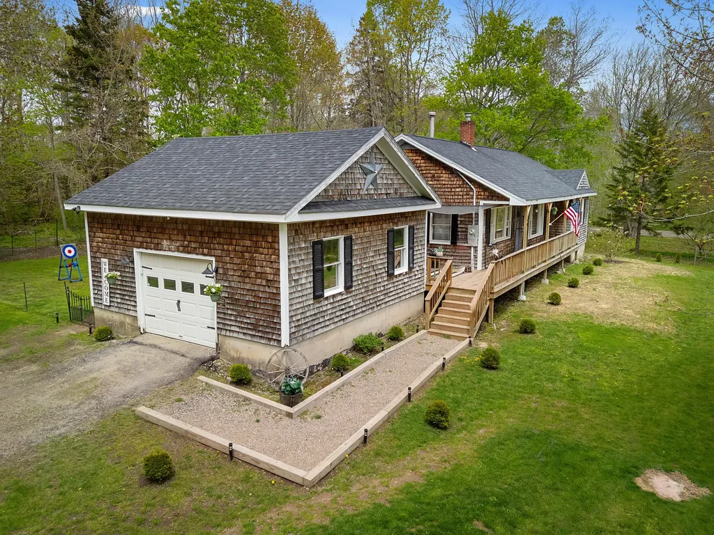 18 Trunnel Lane Friendship ME 04547