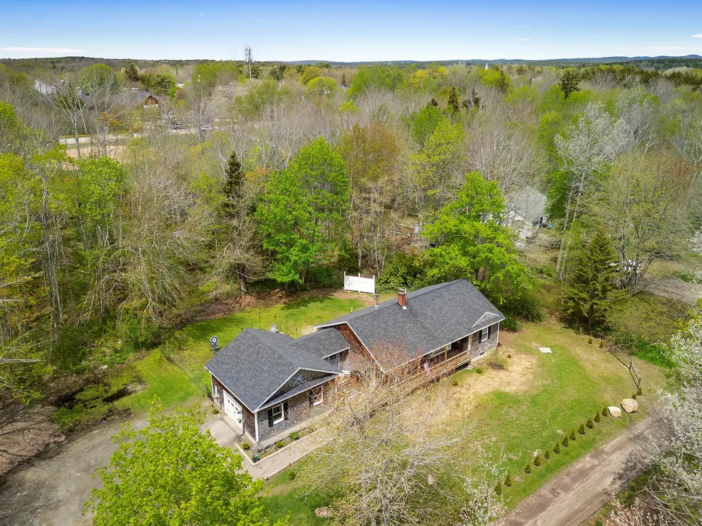 18 Trunnel Lane Friendship ME 04547