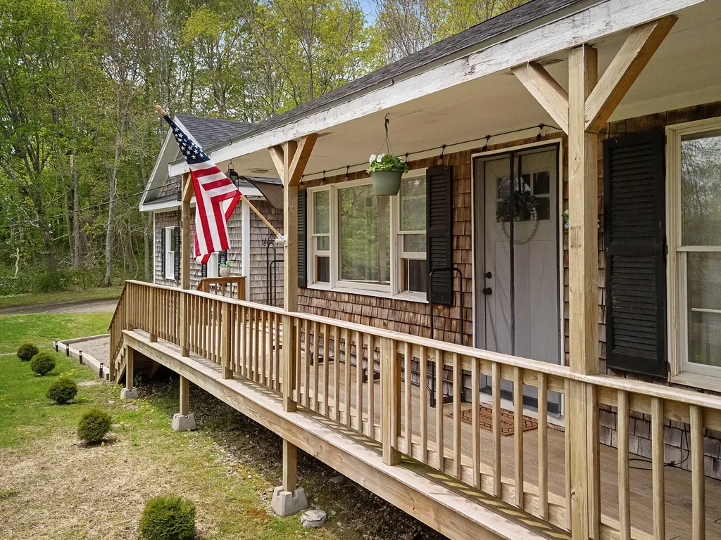 18 Trunnel Lane Friendship ME 04547