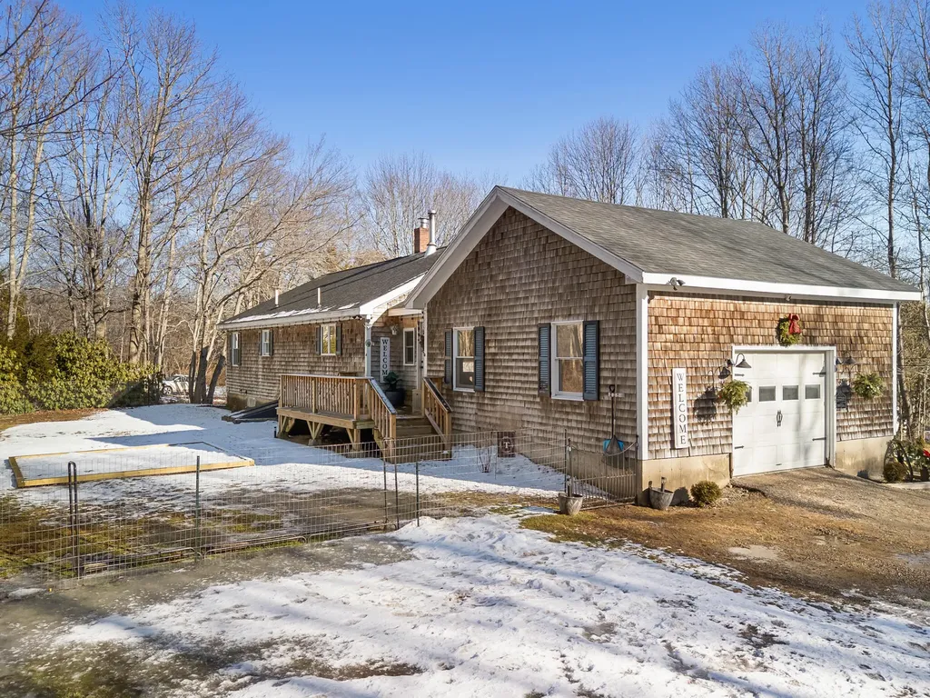 18 Trunnel Lane Friendship ME 04547