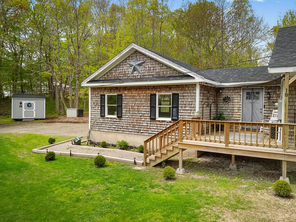 18 Trunnel Lane Friendship ME 04547
