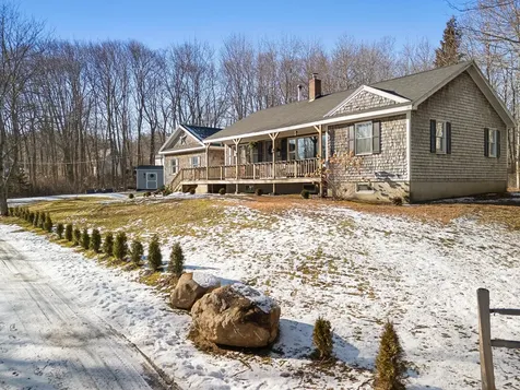 18 Trunnel Lane Friendship ME 04547