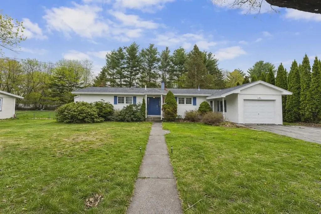 42 Sugarloaf Lane Bangor ME 04401