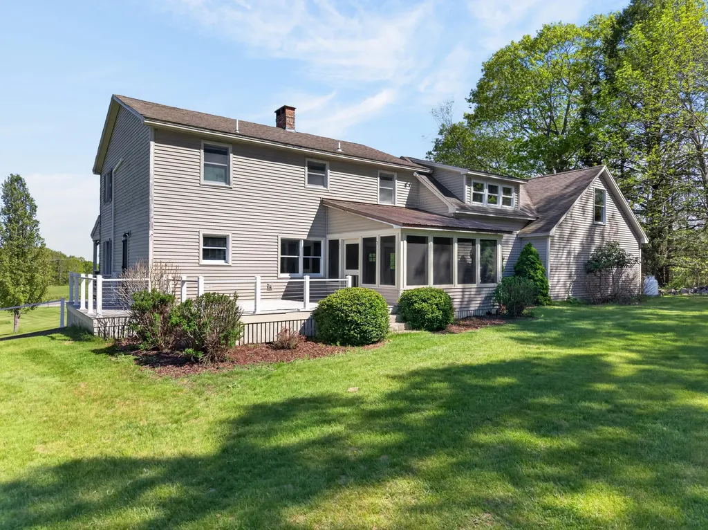 467 Bay Road Bowdoinham ME 04008