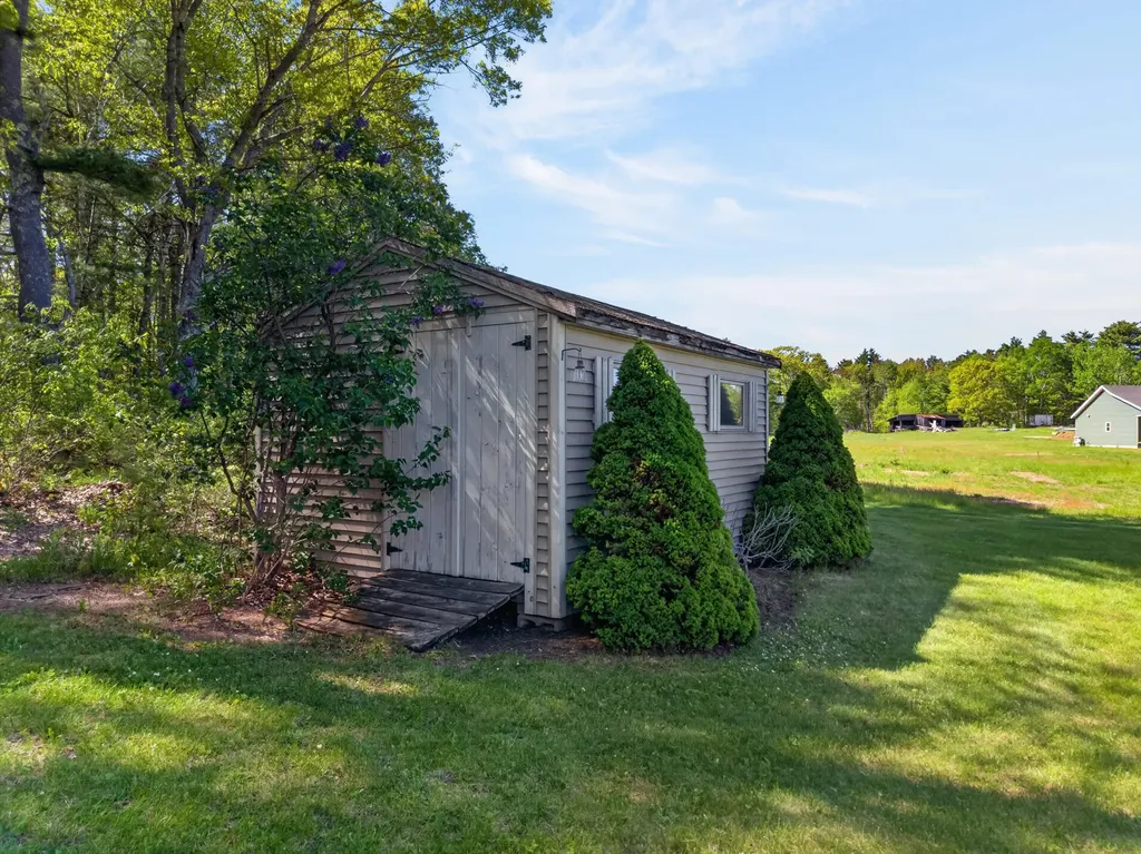 467 Bay Road Bowdoinham ME 04008