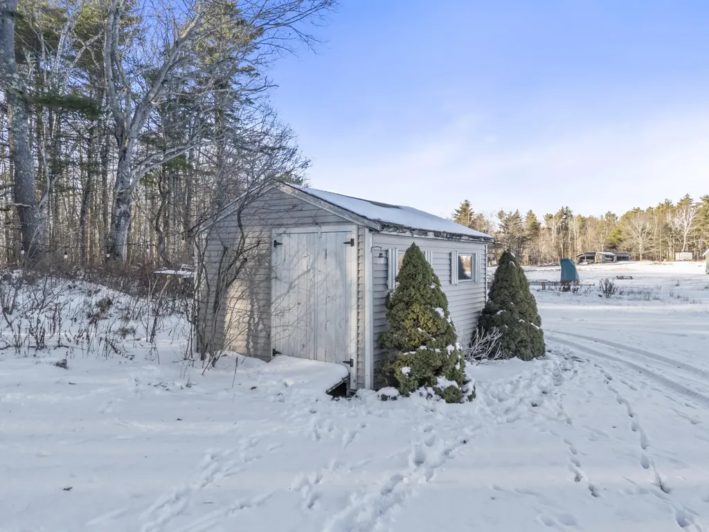467 Bay Road Bowdoinham ME 04008