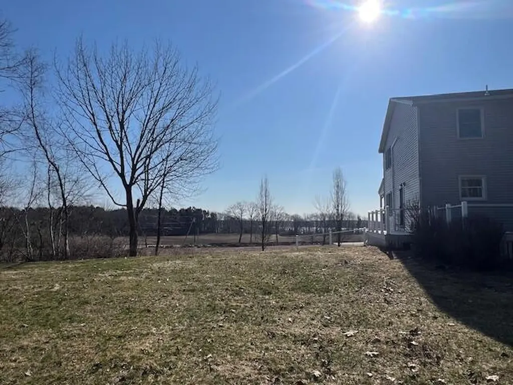 467 Bay Road Bowdoinham ME 04008
