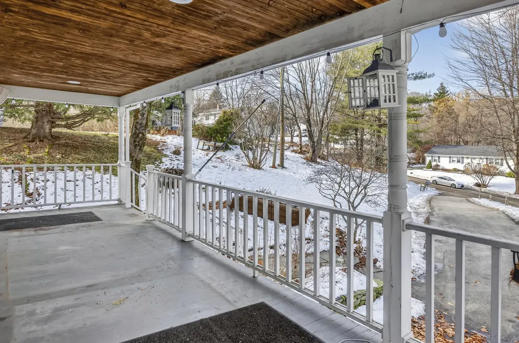 16 Rocky Hill Road Yarmouth ME 04096