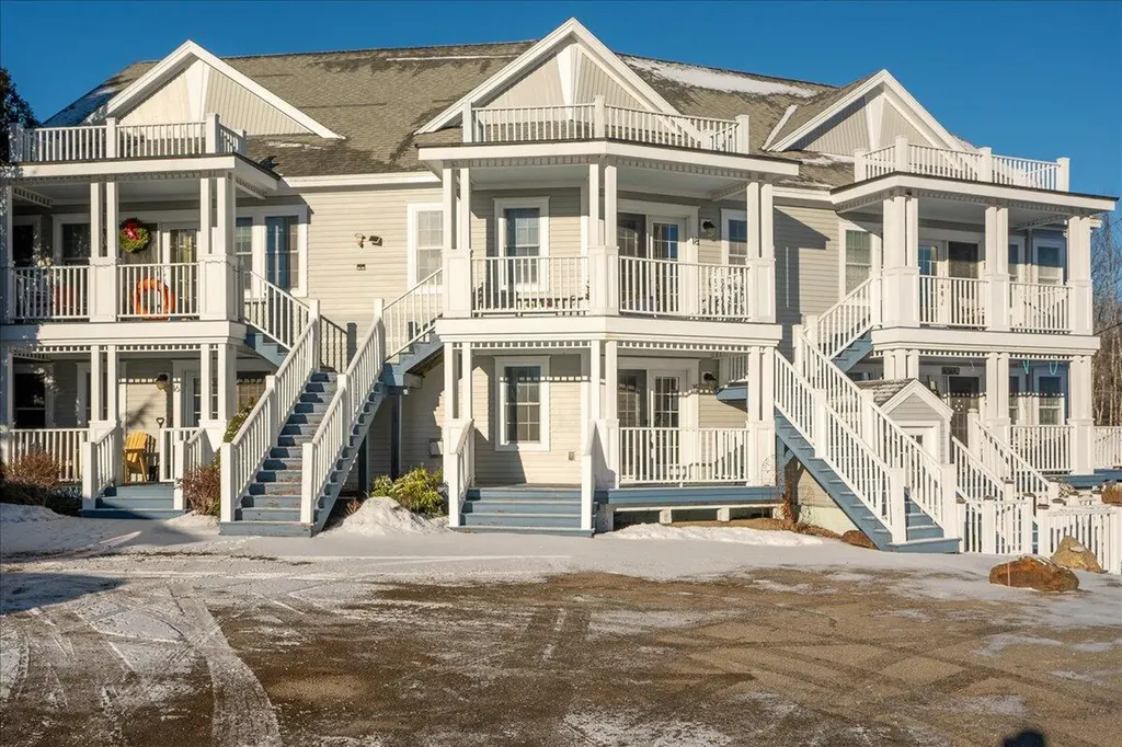 15 Hilltop Drive Rockport ME 04856