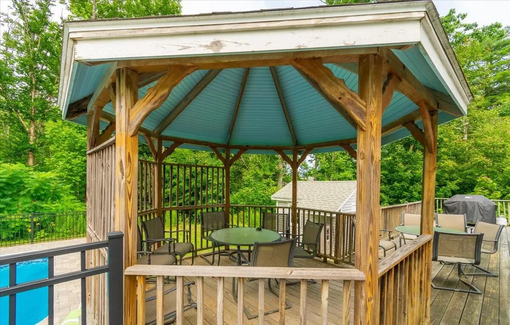 15 Hilltop Drive Rockport ME 04856