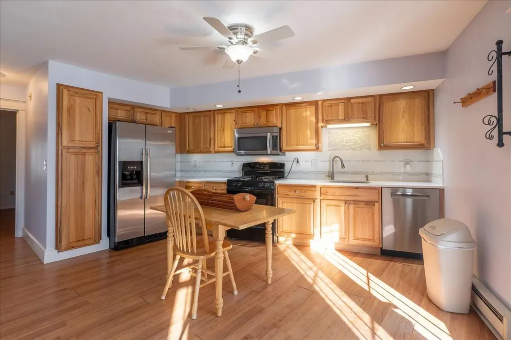 15 Hilltop Drive Rockport ME 04856