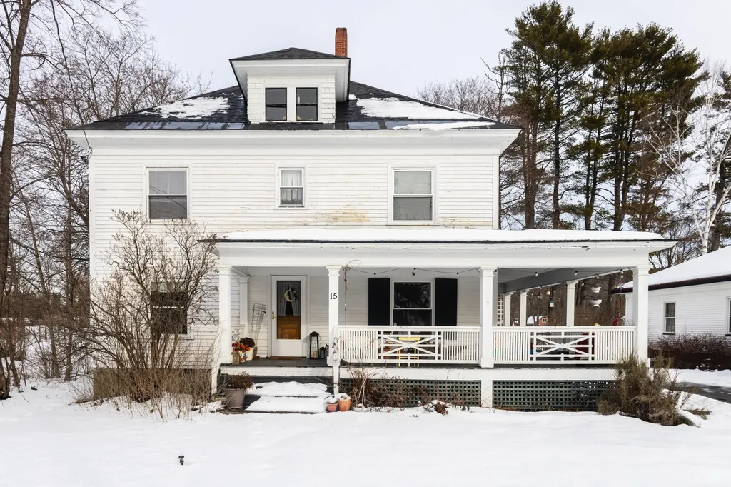 15 North Street Dixfield ME 04224