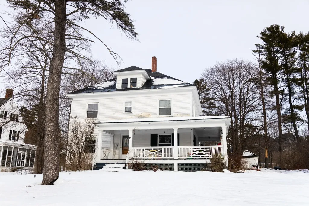 15 North Street Dixfield ME 04224