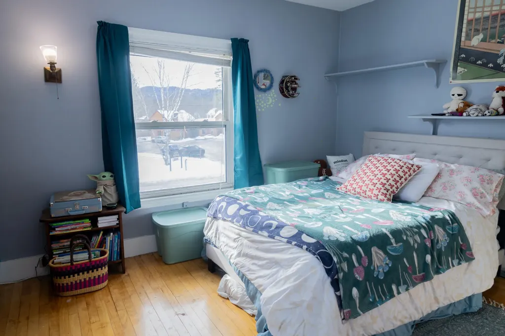 15 North Street Dixfield ME 04224