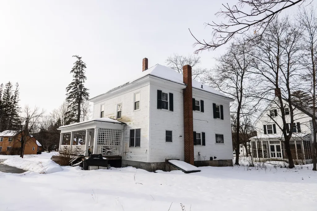 15 North Street Dixfield ME 04224