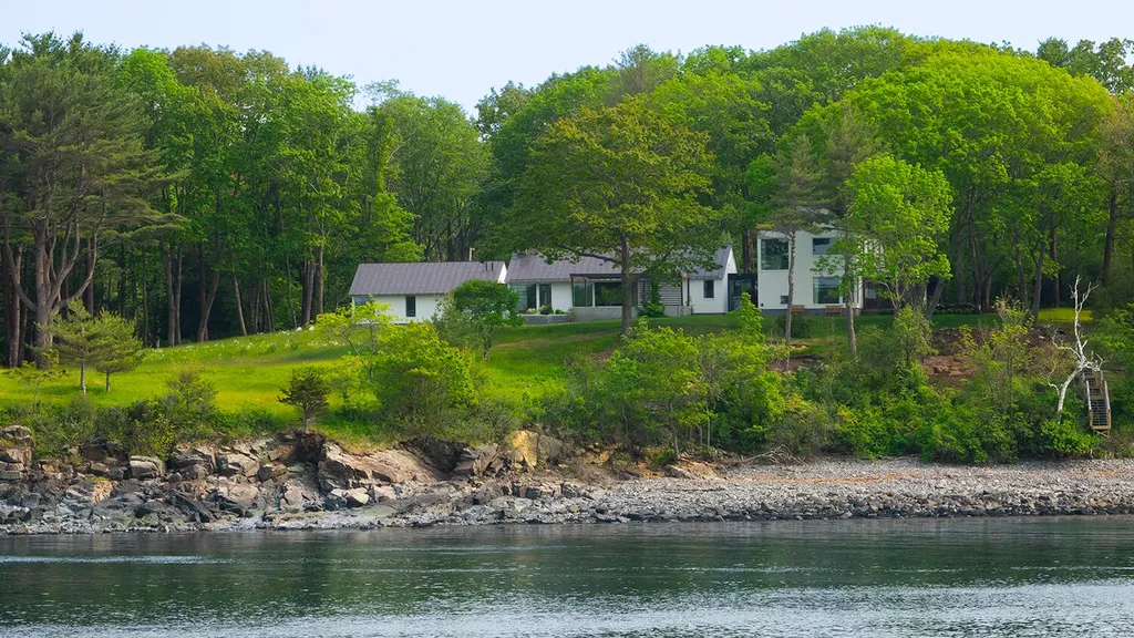 4 Ice House Point York ME 03909