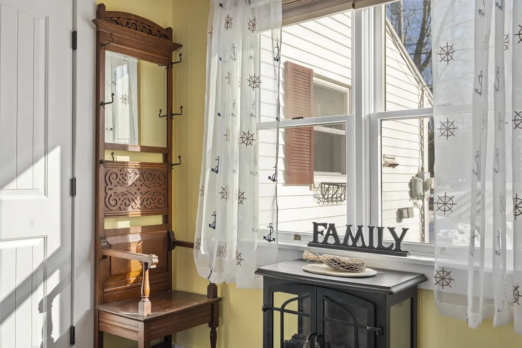 16 E Neck Road Nobleboro ME 04555