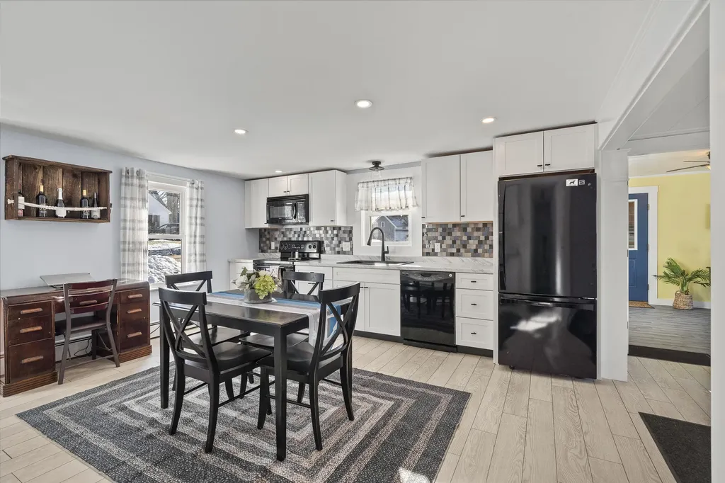 16 E Neck Road Nobleboro ME 04555