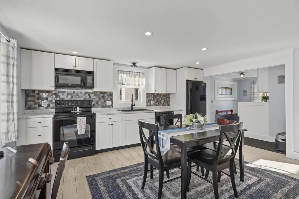 16 E Neck Road Nobleboro ME 04555