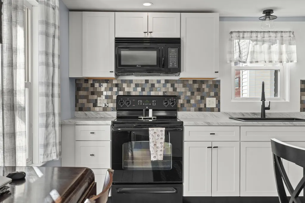 16 E Neck Road Nobleboro ME 04555