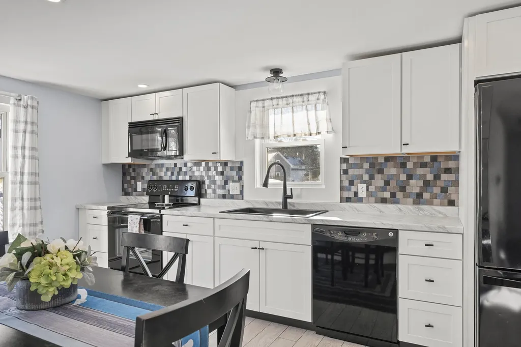 16 E Neck Road Nobleboro ME 04555