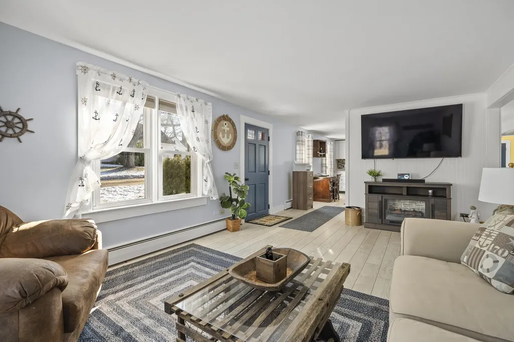 16 E Neck Road Nobleboro ME 04555
