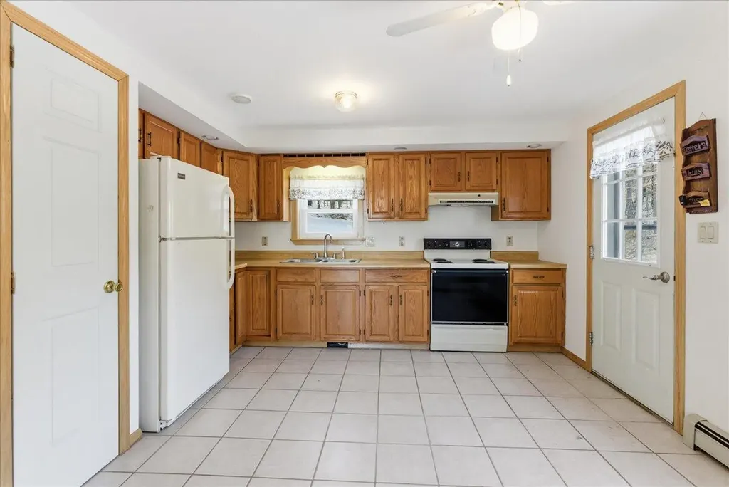 156 Lakeshore Drive Leeds ME 04263