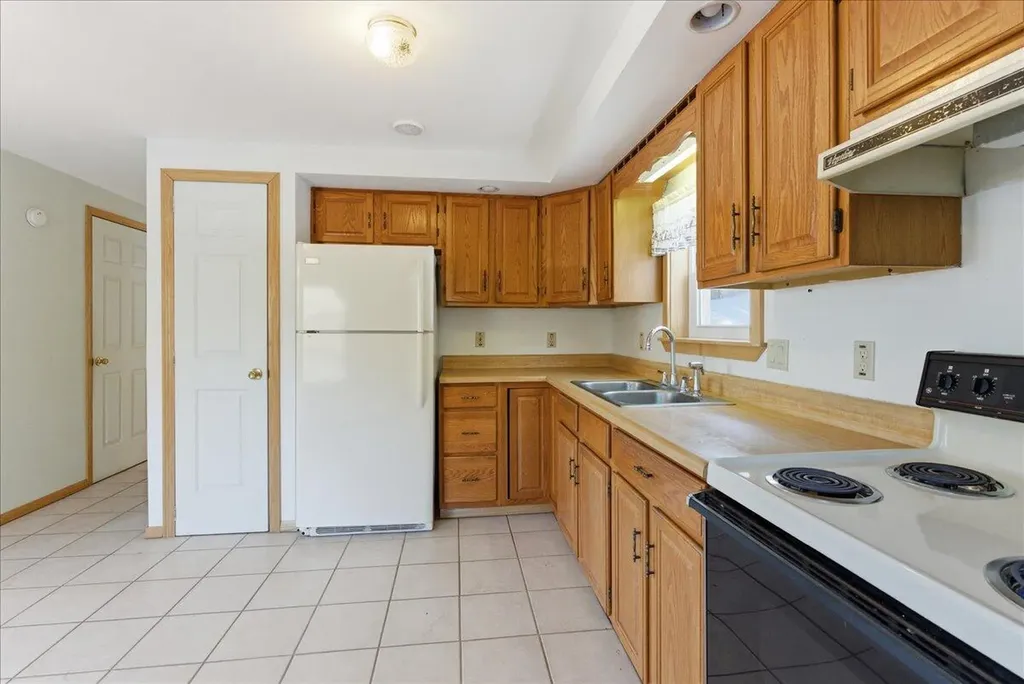 156 Lakeshore Drive Leeds ME 04263