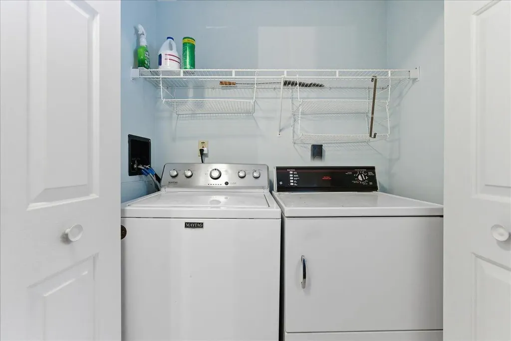 156 Lakeshore Drive Leeds ME 04263