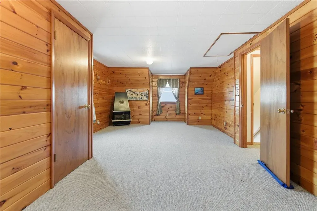 156 Lakeshore Drive Leeds ME 04263