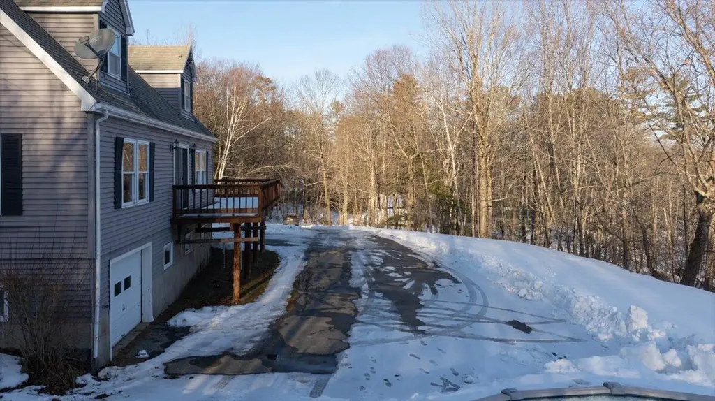 156 Lakeshore Drive Leeds ME 04263