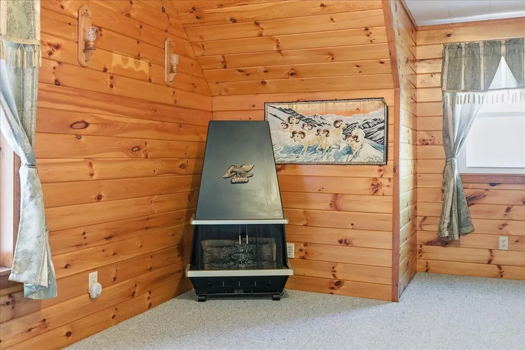 156 Lakeshore Drive Leeds ME 04263