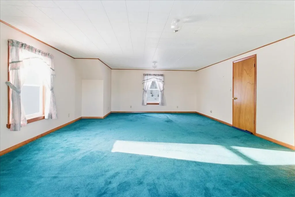 156 Lakeshore Drive Leeds ME 04263