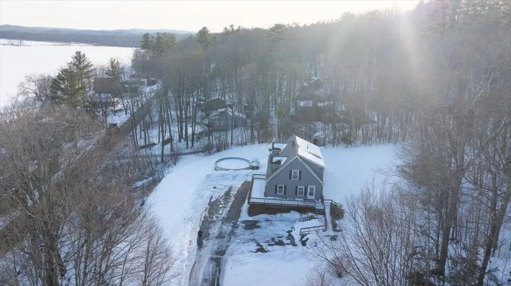 156 Lakeshore Drive Leeds ME 04263