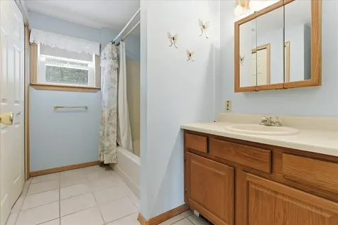 156 Lakeshore Drive Leeds ME 04263