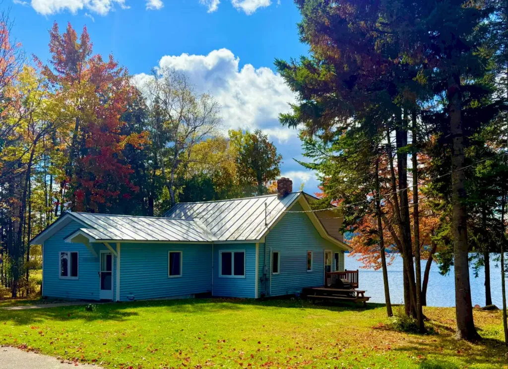 15 Lake Street Jackman ME 04945