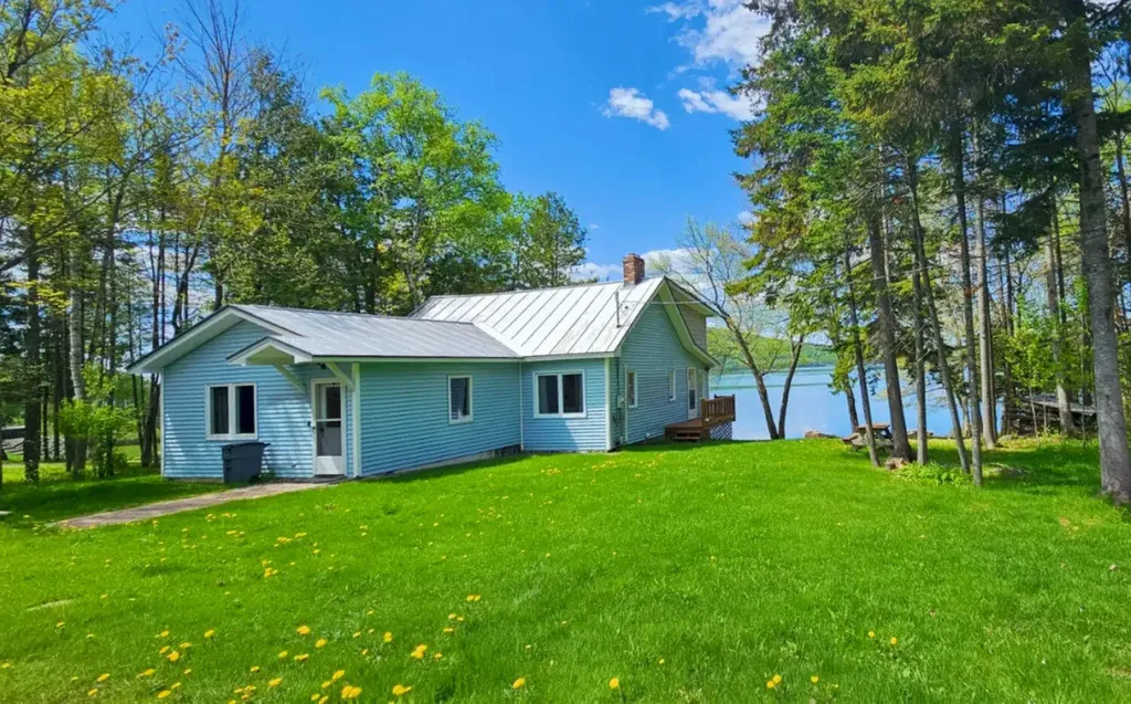 15 Lake Street Jackman ME 04945