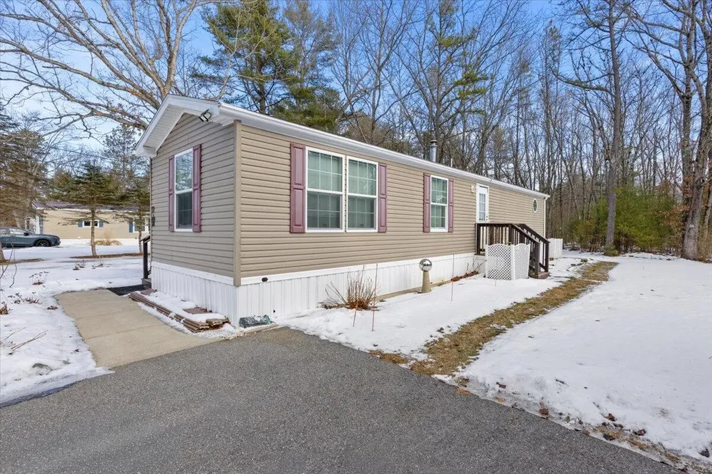 72 Golden Era Circle Alfred ME 04002