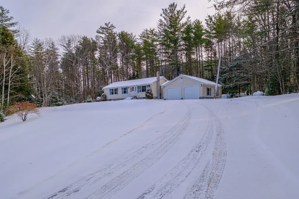 1398 North Road Gilead ME 04217