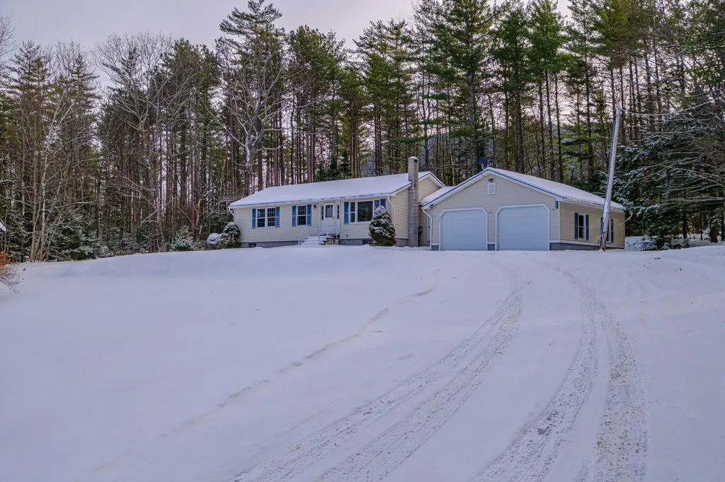 1398 North Road Gilead ME 04217