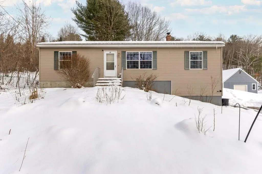 69 Switzerland Road Lewiston ME 04240