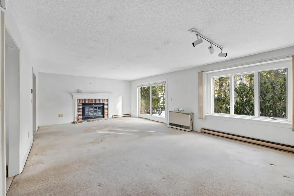 22 Oakwood Lane Kennebunk ME 04043