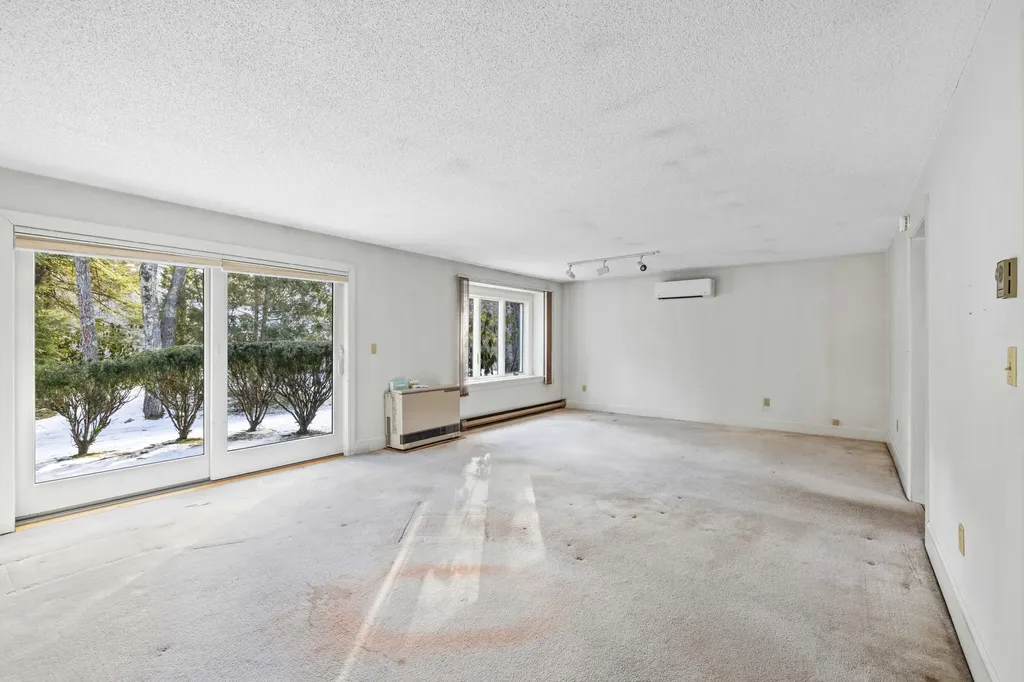 22 Oakwood Lane Kennebunk ME 04043