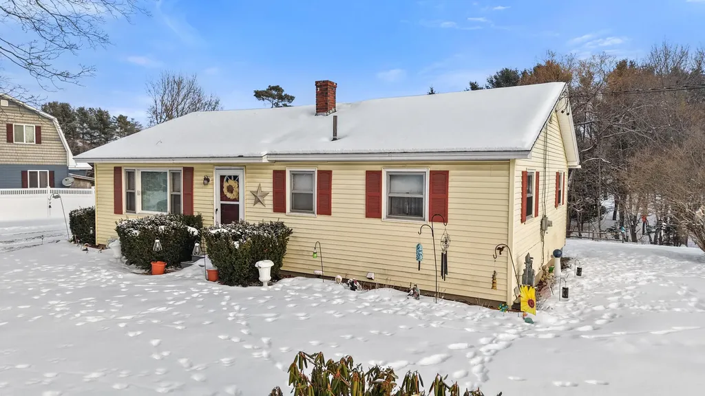 284 Parkway S Brewer ME 04412