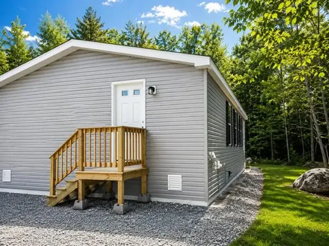 5 Freedom Lane Norway ME 04268