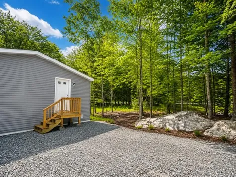 5 Freedom Lane Norway ME 04268