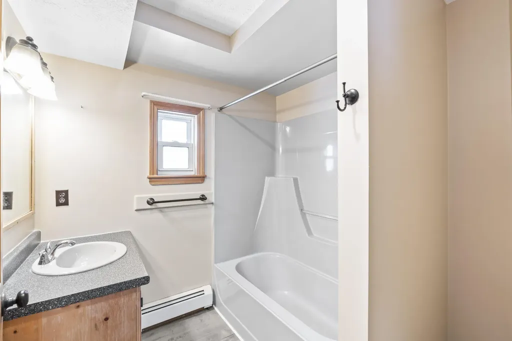 823 Washington Street N Auburn ME 04210